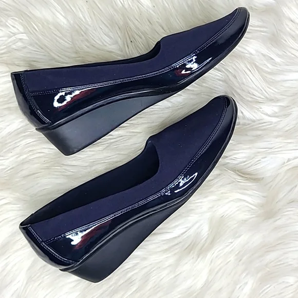 Shoes Size 8M Navy Blue Patent Fabric Wedges Lightweight Casual Everyday EUC - Picture 5 of 10